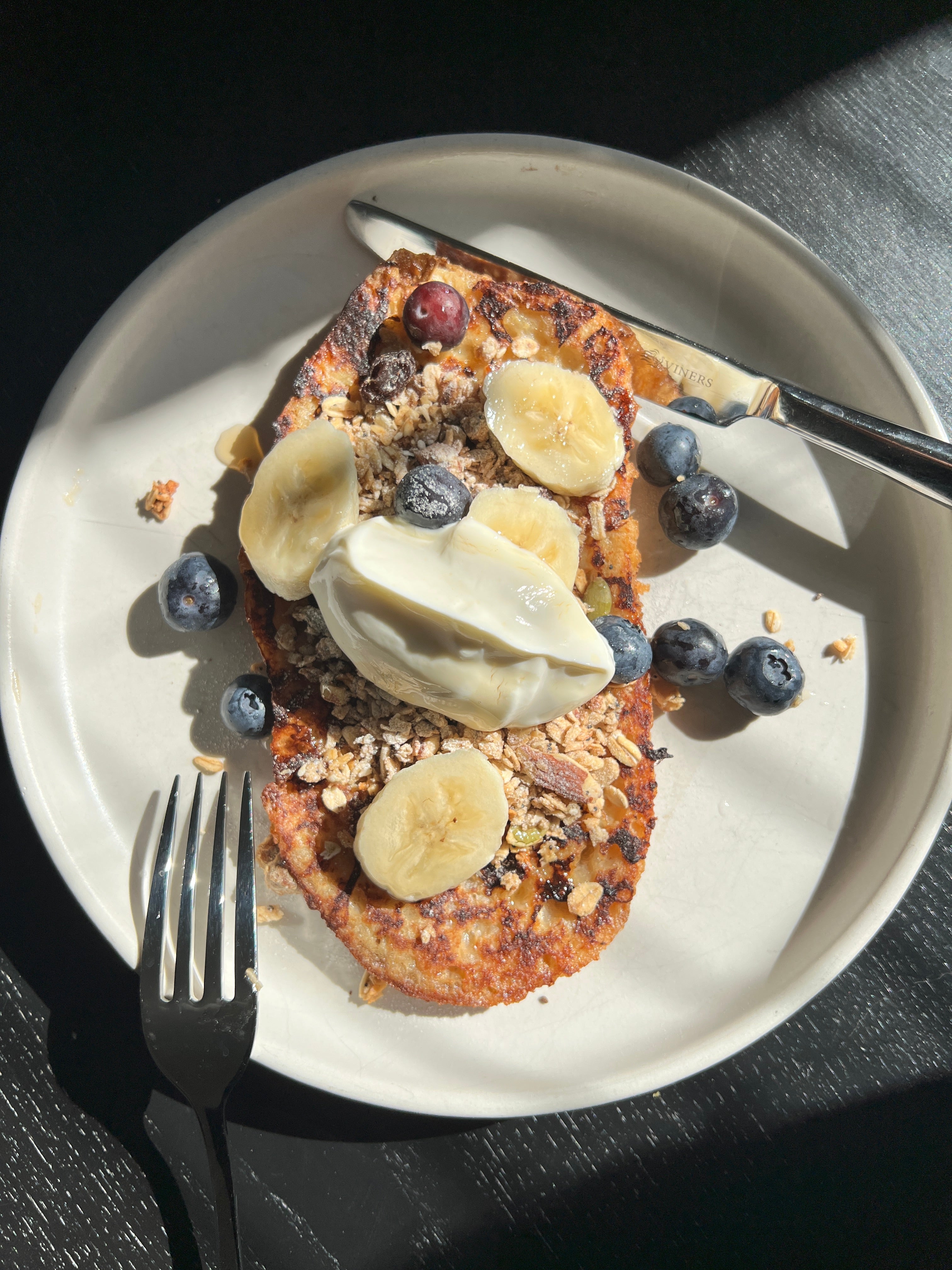Healthy French toast topped with Artisan Granola, Greek yoghurt, fresh blueberries and maple syrup – a high-protein breakfast or brunch recipe from Artisan Granola UK.